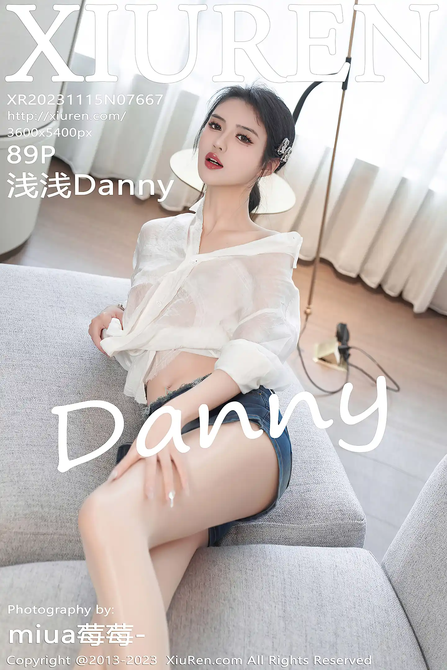 [XiuRen秀人网]VOL.7667 模特浅浅Danny性感白T配牛仔短裙露闪亮肉丝秀美腿诱惑写真89P-秀人网官方网站
